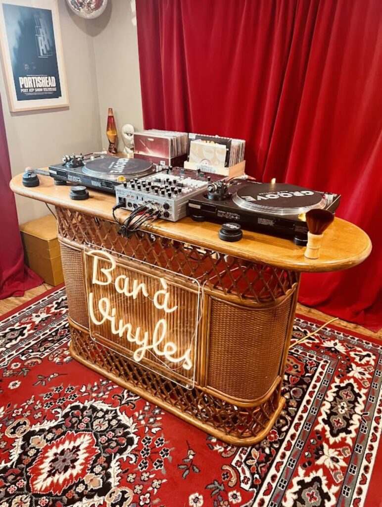 Bar à vinyles au Québec