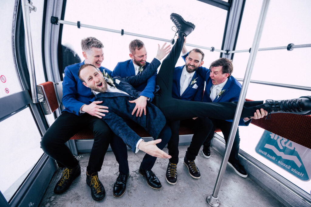 Témoins, marié, télécabine, remontée mécanique, mariage en hiver, mariage en montagne, mariage sur les pistes, original