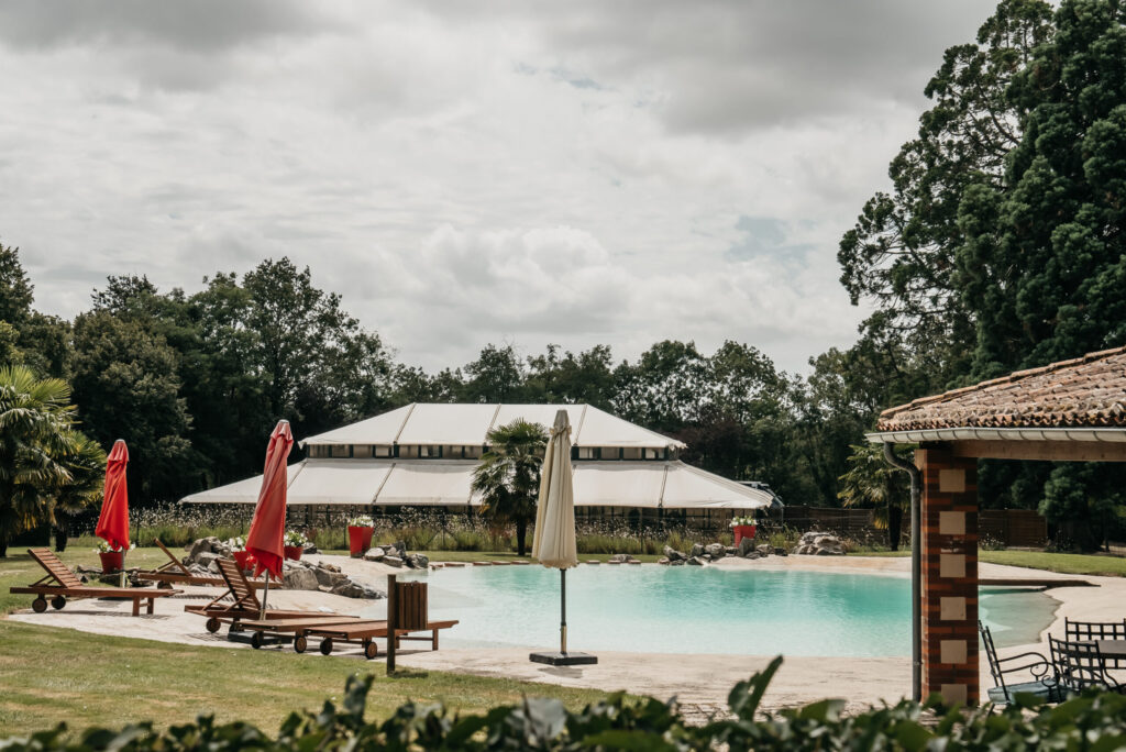 espace détente, piscine, transat, parasol, wedding planner, vendée
