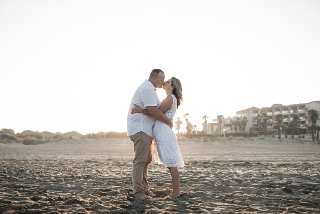 wedding planner, plage, demande en mariage, amoureux, couple, séance photo engagement