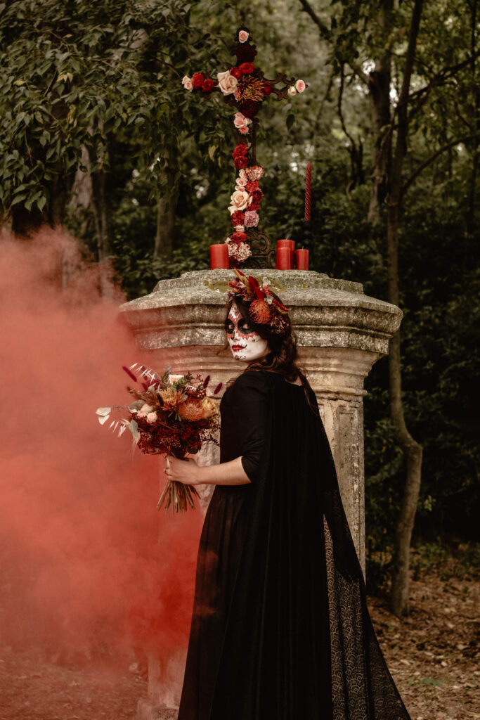 mariée, bouquet, fumigène, halloween, robe noire