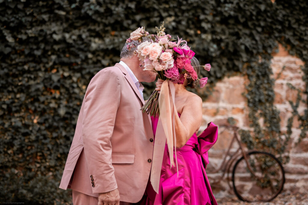 mariage, shooting rose, octobre rose, bouquet de mariée, ruban rose, fuck cancer, mariés, costume rose