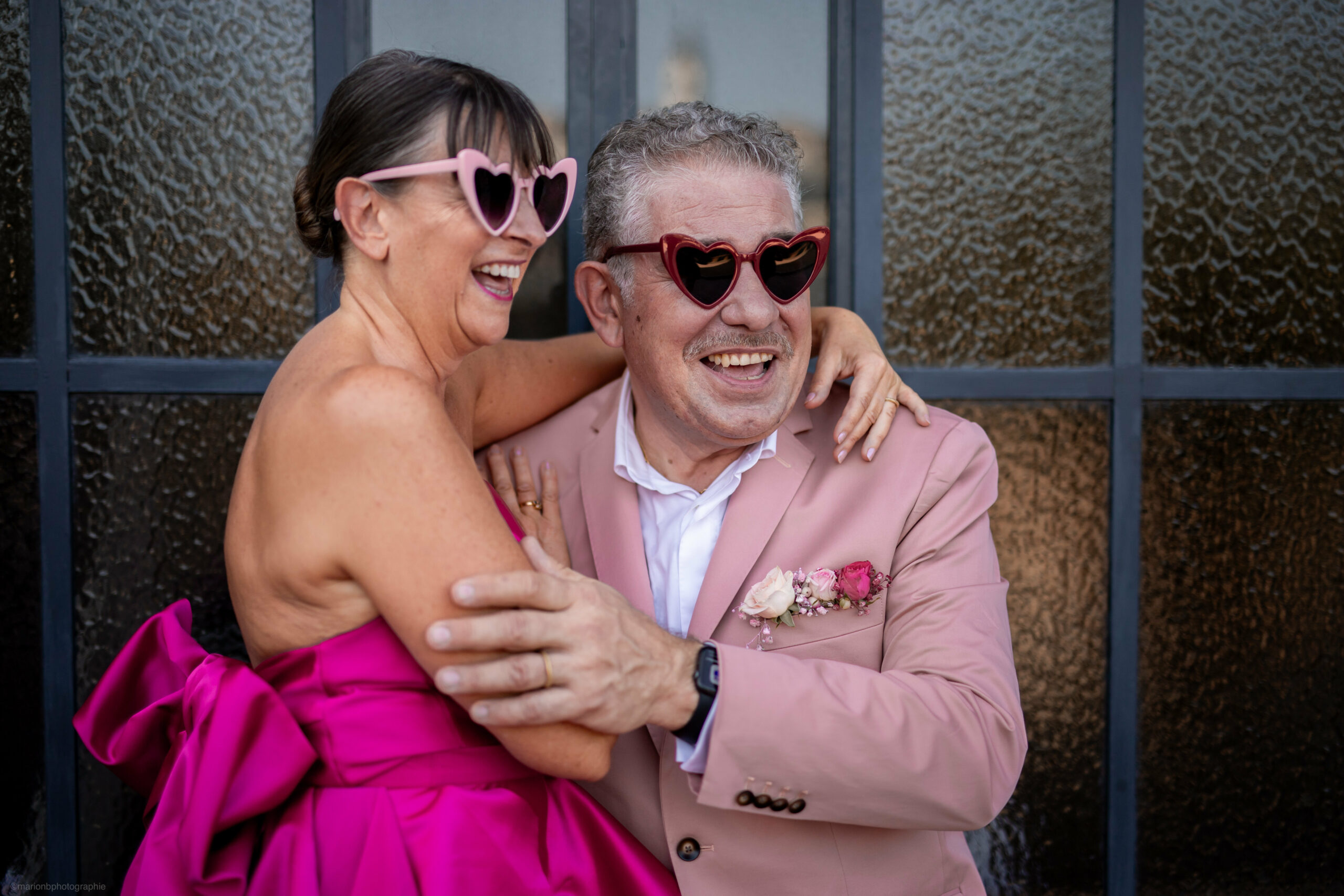 robe, robe rose, shooting mariage, cancer du sein, octobre rose, couple, danse, costume rose, fleurs, décoration florale rose, mariage 100% rose