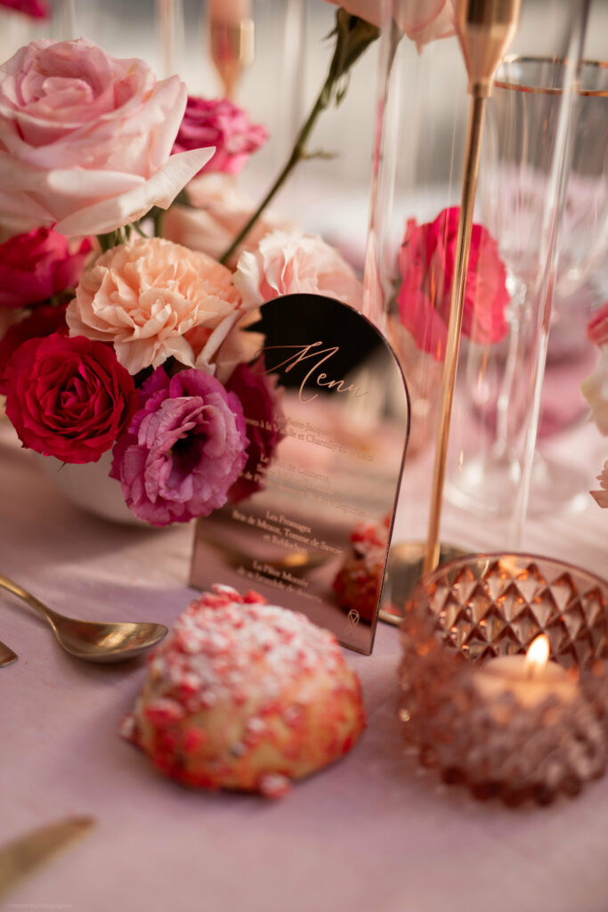 praline, rose gold, fleurs roses, octobre rose, papeterie, art de la table, table de mariage