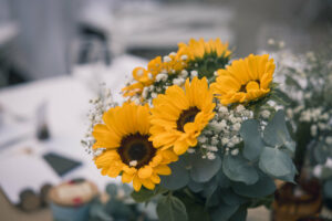 décoration de table, centre de table, tournesols, fleurs, mariage aux milieux des tournesols