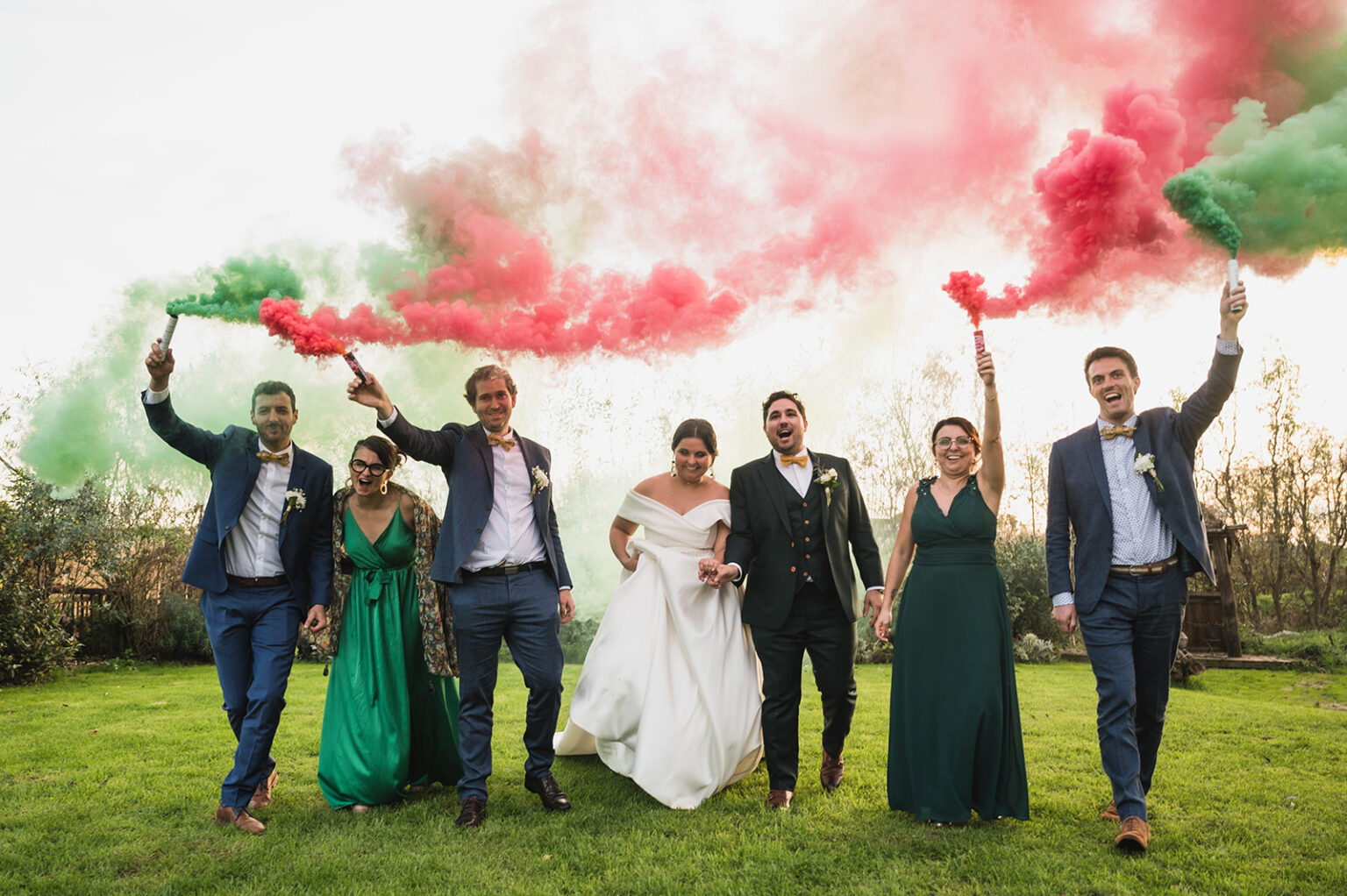 les mariés avec leurs proches, mariage grandiose