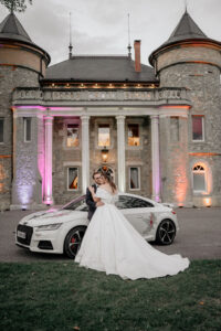 château, mariés, voiture, robe blanche, costume, couple, séance couple