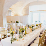 mariage, jaune, miel, décoration, tables, fleurs, salle de réception