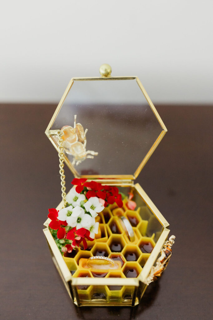 alliances, ruche, abeilles, jaune, boîte à alliances, mariage