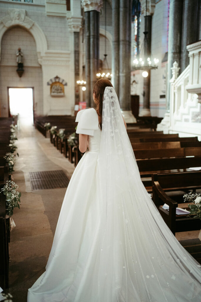 Les accessoires pour les mariés, fleuri, brodé,
