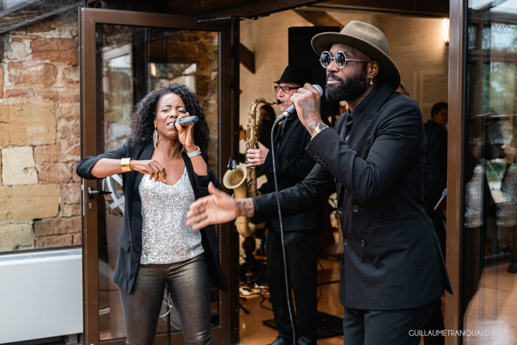 groupe de musiques, musique, saxo, saxophone, chanteur, groupe, animation