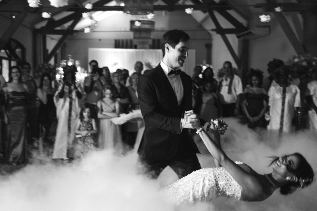 piste de danse, espace danse, noir et blanc, beau couple 