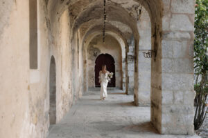 château, wedding planner toulouse, robe de mariée, mariée, bouquet, arches