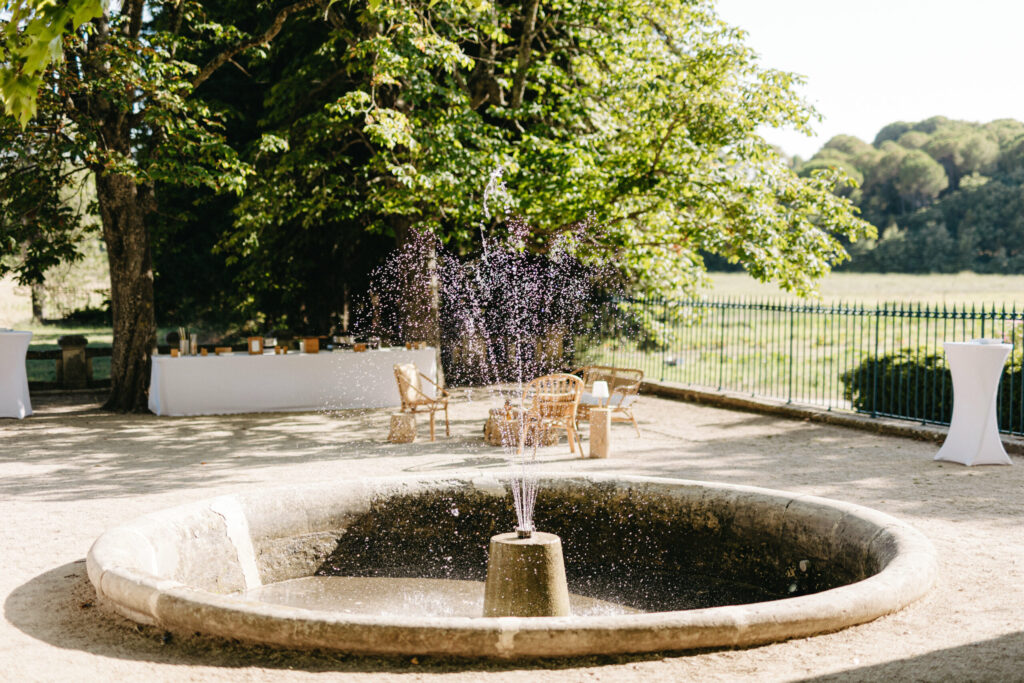fontaine, lieu de réception, mariage en pleins juillet, sud