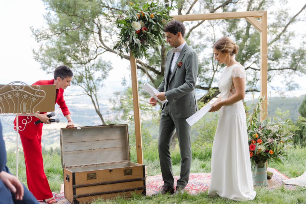 capsule temporelle, cérémonie, ceremonie, rituel, rituel temporel, mariage, officiante. Idées de rituels d'union pour votre cérémonie laïque