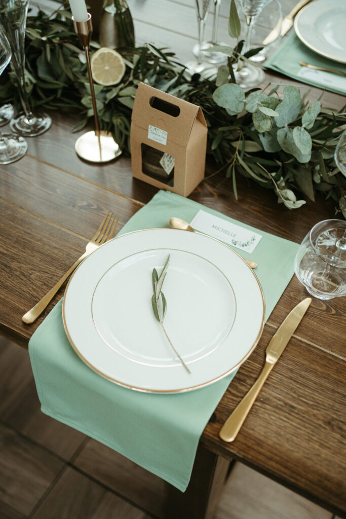 vert d'eau, couverts, assiette, doré, cadeau, savon solide, cadeaux invités, cadeau de mariage, citron, feuillage