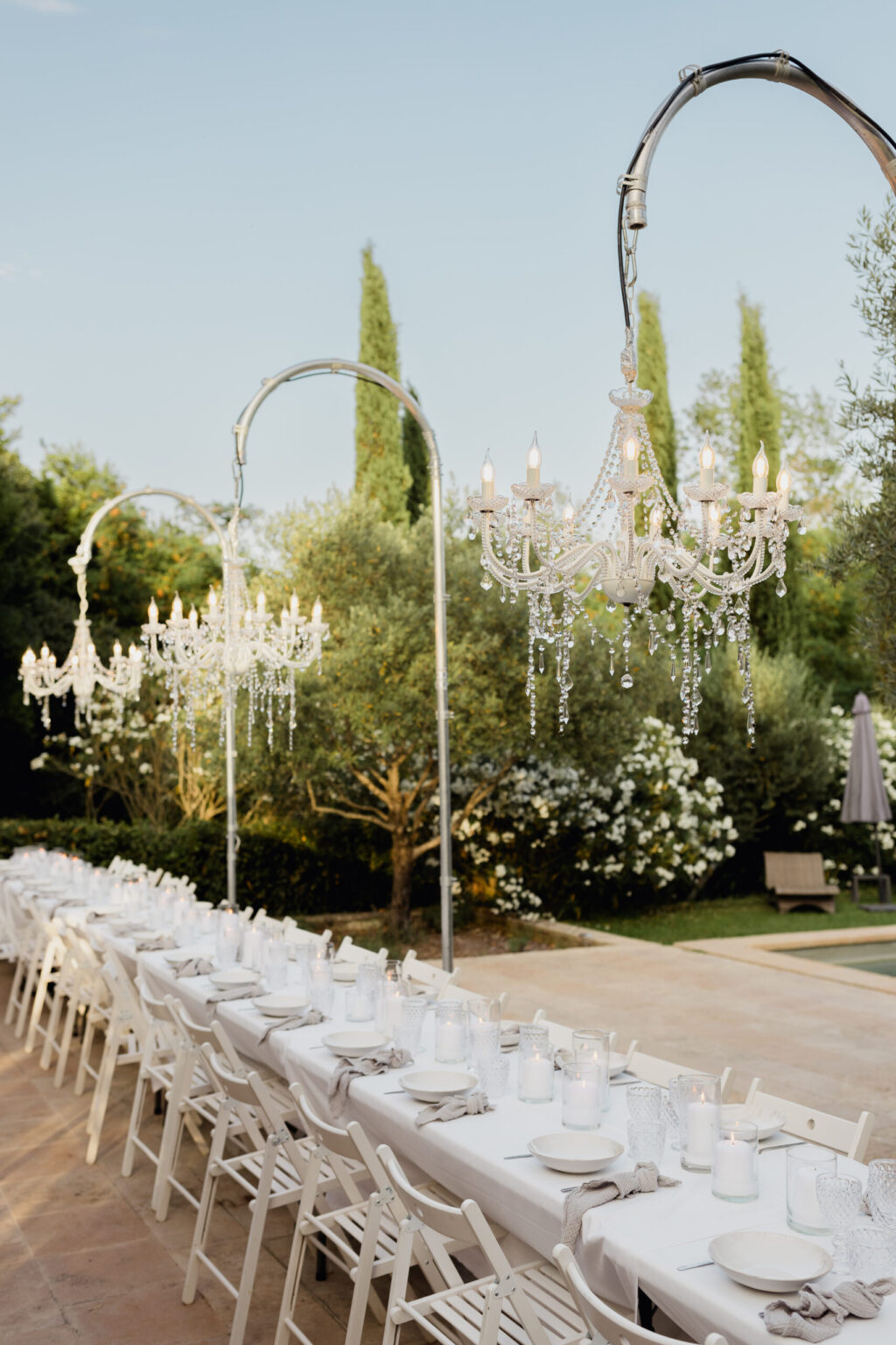 lustre mariage, décoration blanche, soirée blanche, welcome dinner,