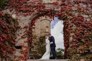 seance photo couple mur pierre automne