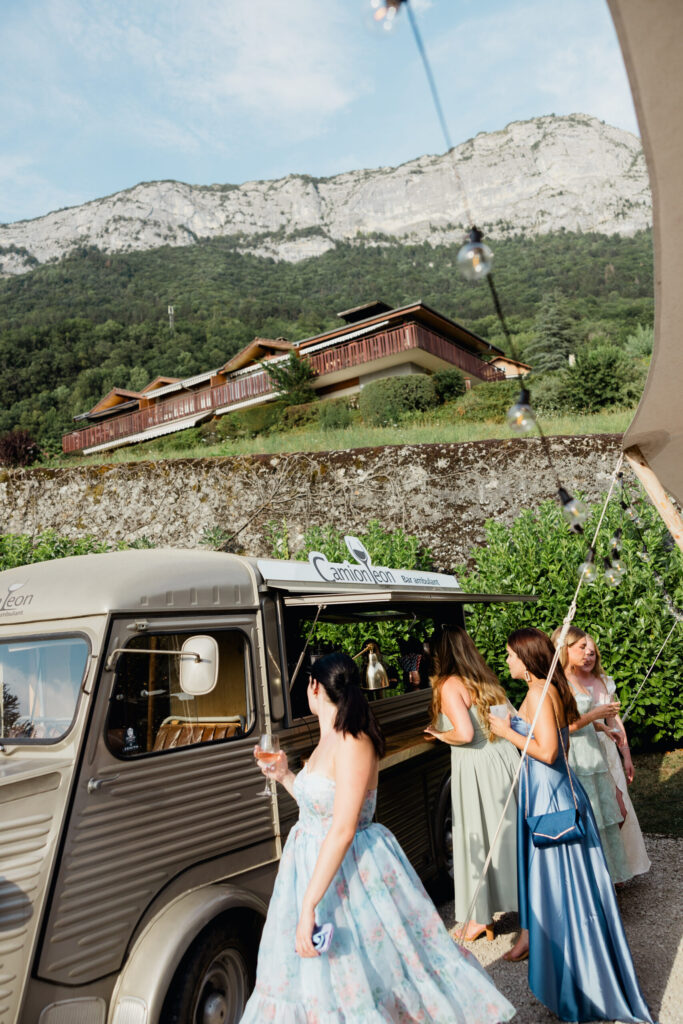 food truck, repas debout, décoration de mariage, ambiance