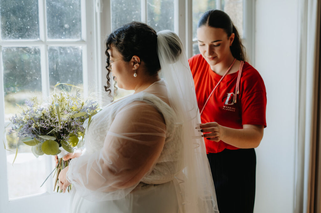 shooting inspiration lavande, préparatifs mariée, voile