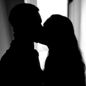 Engagement, noir et blanc