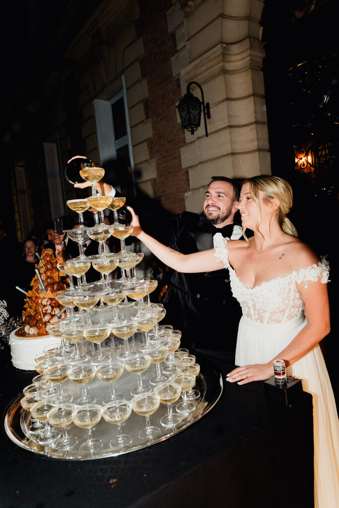 fontaine de champagne, cascade, champagne, mariée, marié, noir et blanc, boissons, coupe de champagne