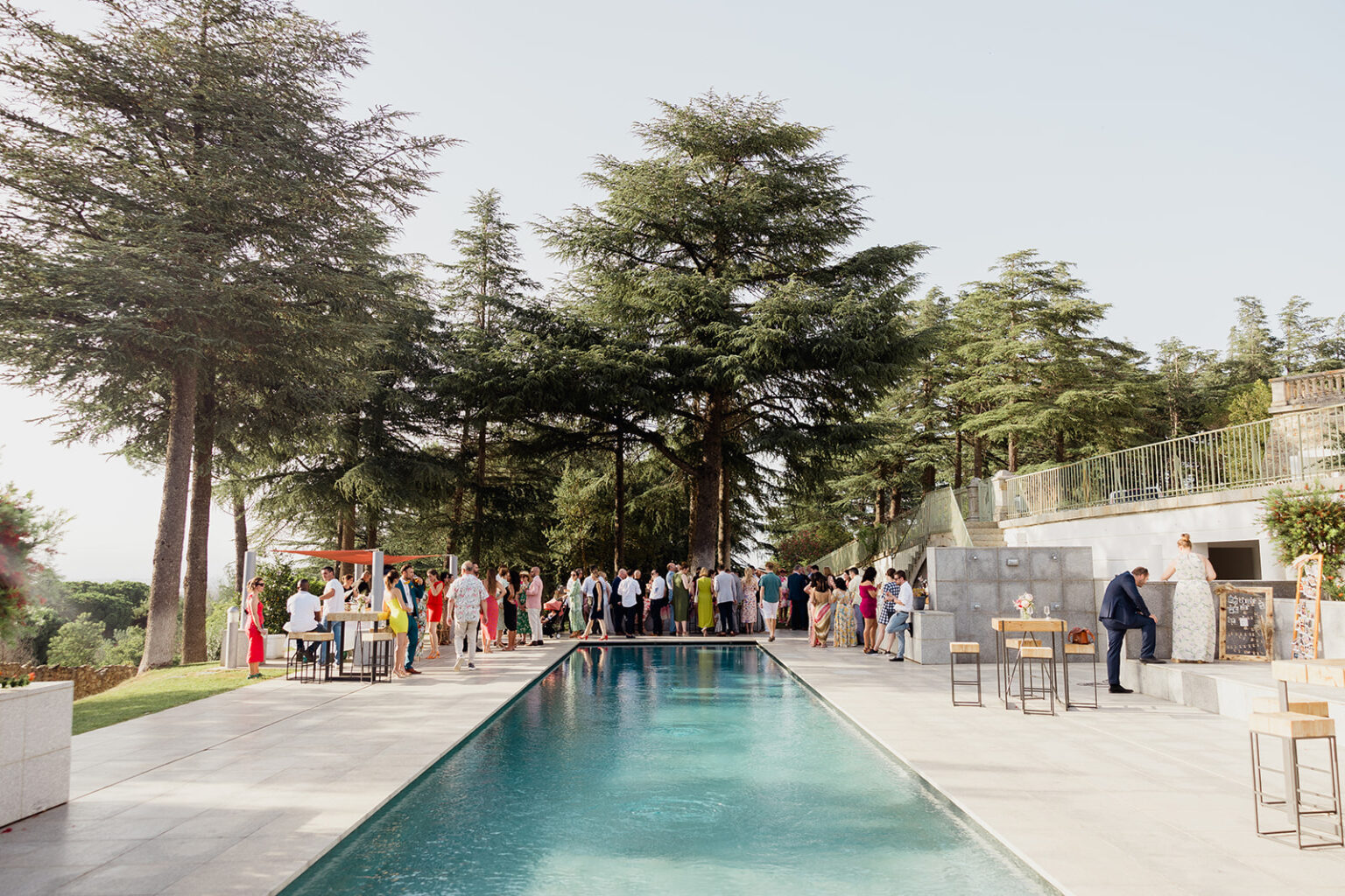 lieu de mariage, château, piscine, cocktail, extérieur, mariage en extérieur, soleil, nature