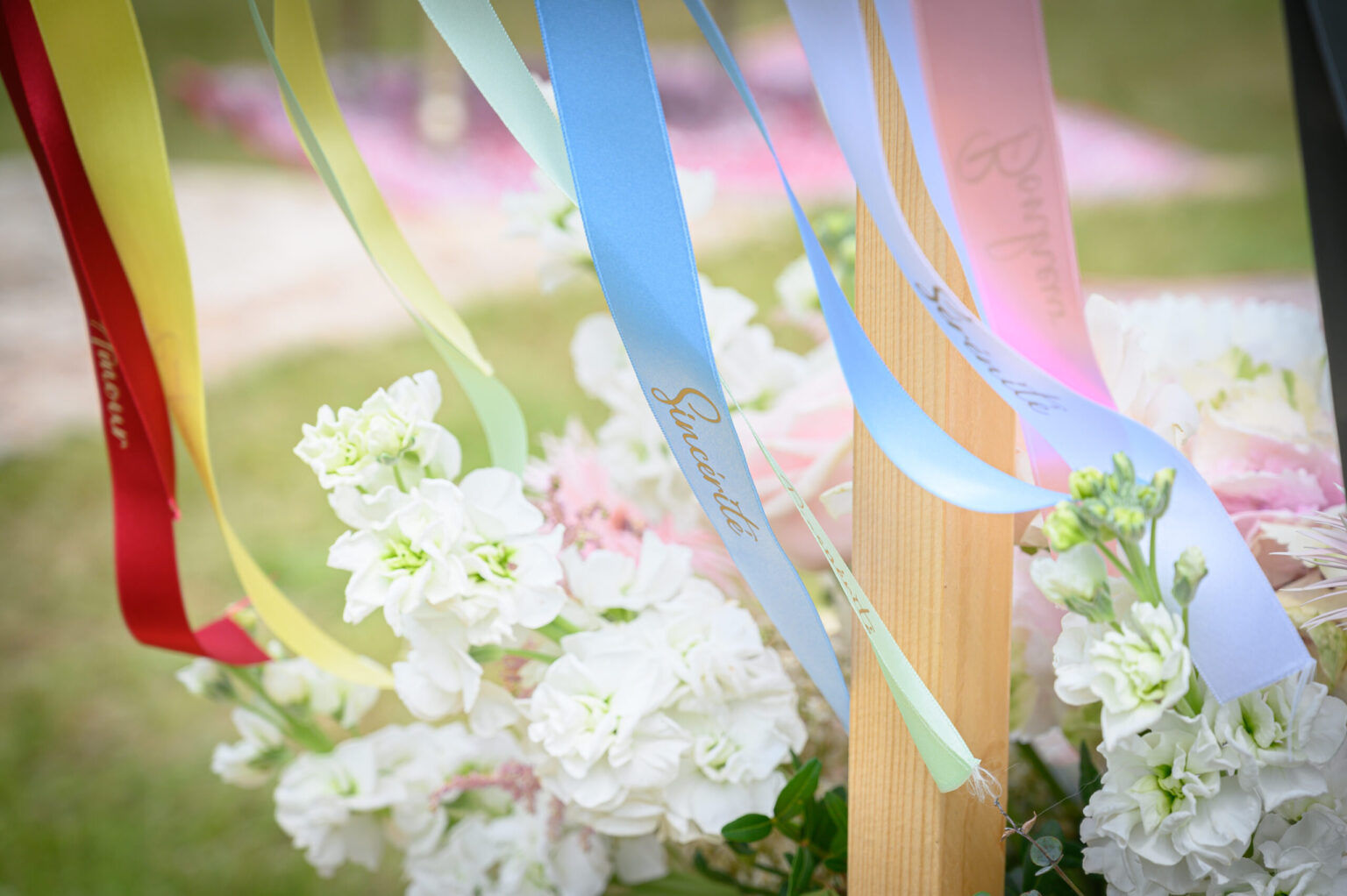 Rituel rubans colorés céremonie laïque