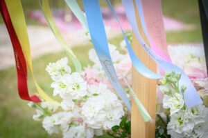 Rituel rubans colorés céremonie laïque
