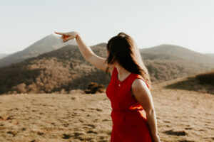 auvergne, puy de dôme, organisatrice de mariage, organisatrice de mariage auvergne, robe rouge, combinaison rouge