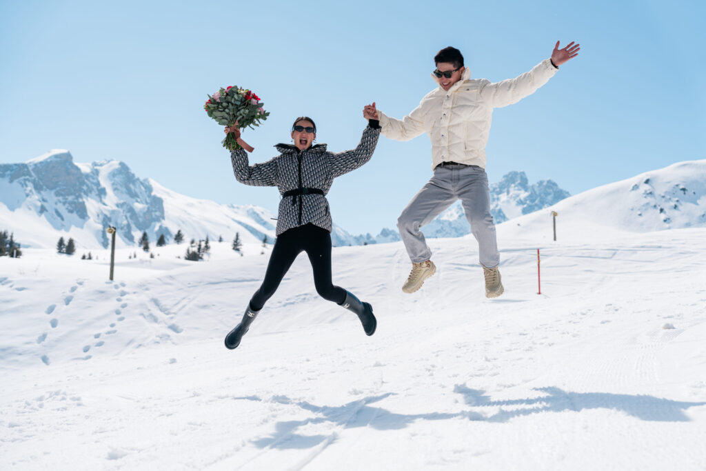 Proposal planner snow mountain proposal demande en mariage dior chanel bague