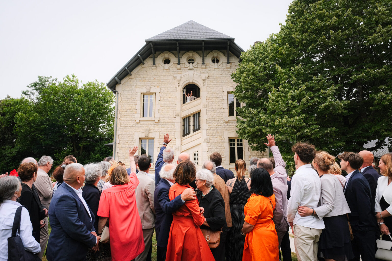 Villa nymphéa, se marier à la villa nymphéa, mariage la rochelle, photos de groupe, villa, lieu de réception, invités