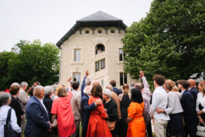 Villa nymphéa, se marier à la villa nymphéa, mariage la rochelle, photos de groupe, villa, lieu de réception, invités