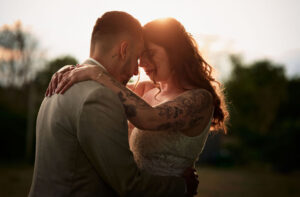mariés, golden hour, photo de couple, shooting photo, wedding planner, organisatrice de mariage, accompagnement et conseil, d day wedding planner