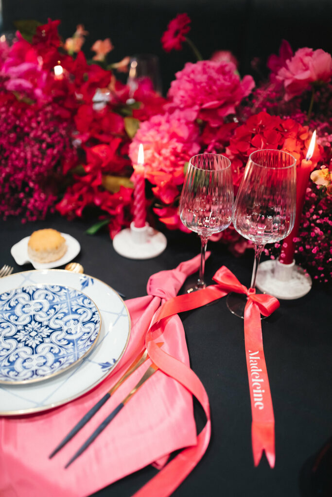 table, décoration, fleurs, mariage, nom, vaisselle, mamma mia