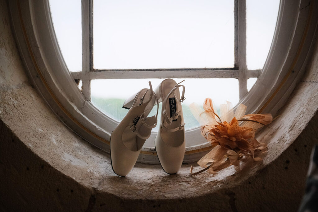 chaussure, fenêtre, photo esthétique, la rochelle, chapeau, mariée, chambre, décor