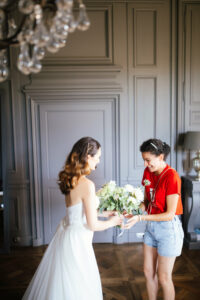 wedding planner, mariée, robe blanche, bouquet