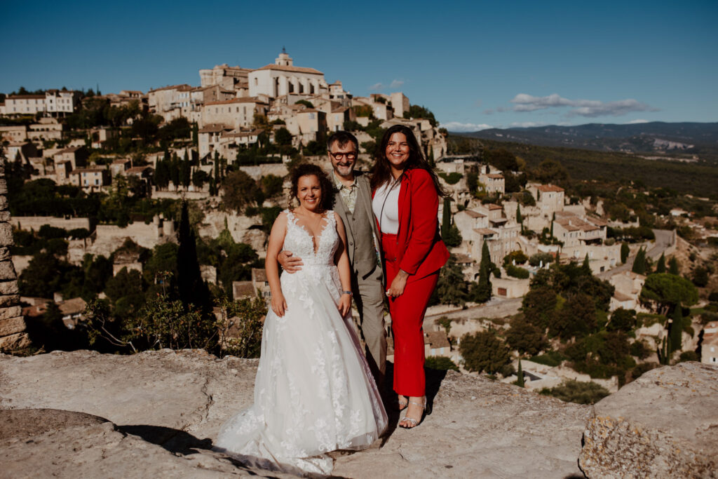 Point de vue de Gordes, mariés polonais et français, couple avec marine de DDay
