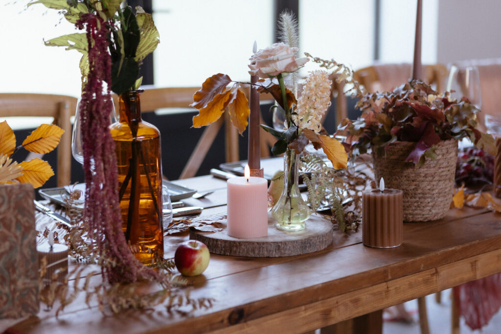 decoration de table, table d'automne, mariage automnal, bougie, terracota, bouquet