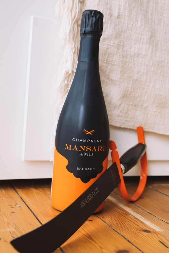 sabrage, champagne, sabre