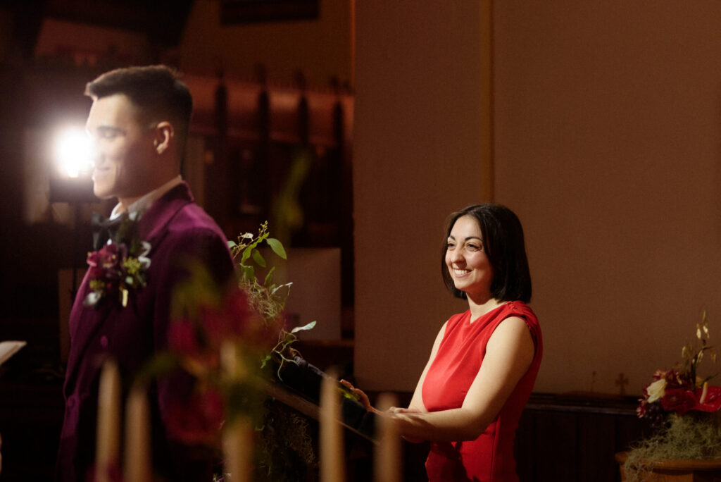 Julia, wedding planner D DAY Canada, accompagnant des mariés à Montréal en tant que célébrante de cérémonie