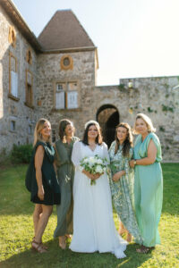 mariage vert, demoiselle d'honneur vert, serre tete, robe de mariée, bouquet de mariée