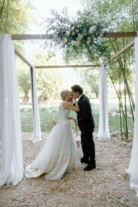 couple qui s’embrassent, couple, mixte, juif, Ruppa