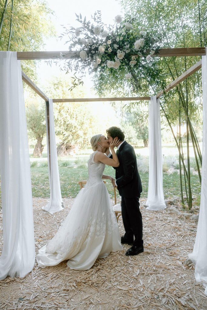 couple qui s’embrassent, couple, mixte, juif, Ruppa