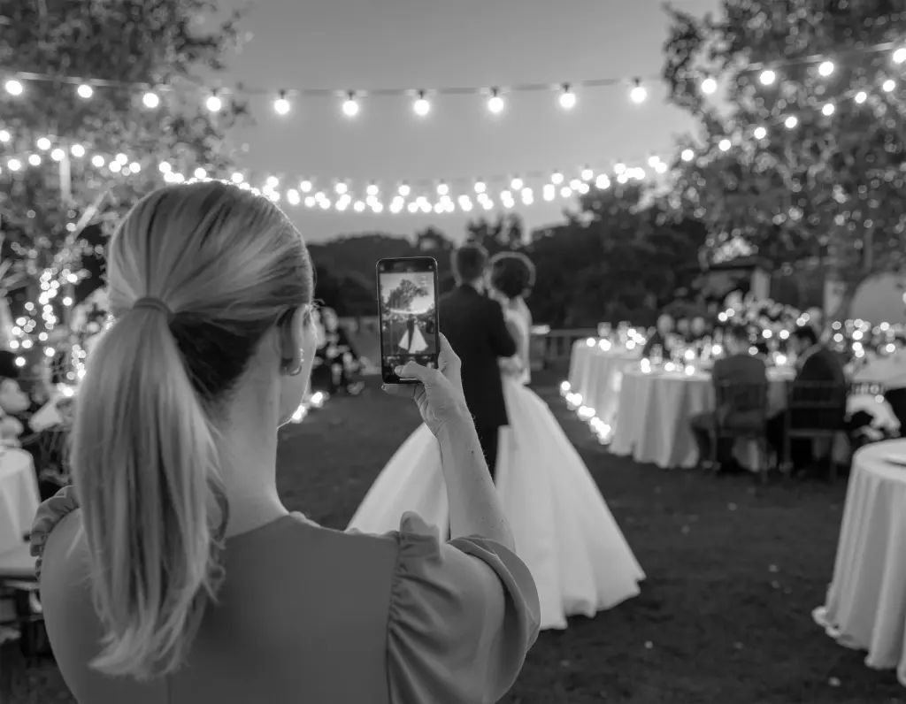 creatrice de contenu de mariage pendant la première danse