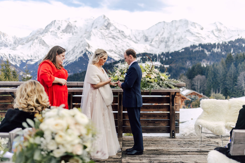 ceremonie laique offiaciante wedding planner robe rouge
