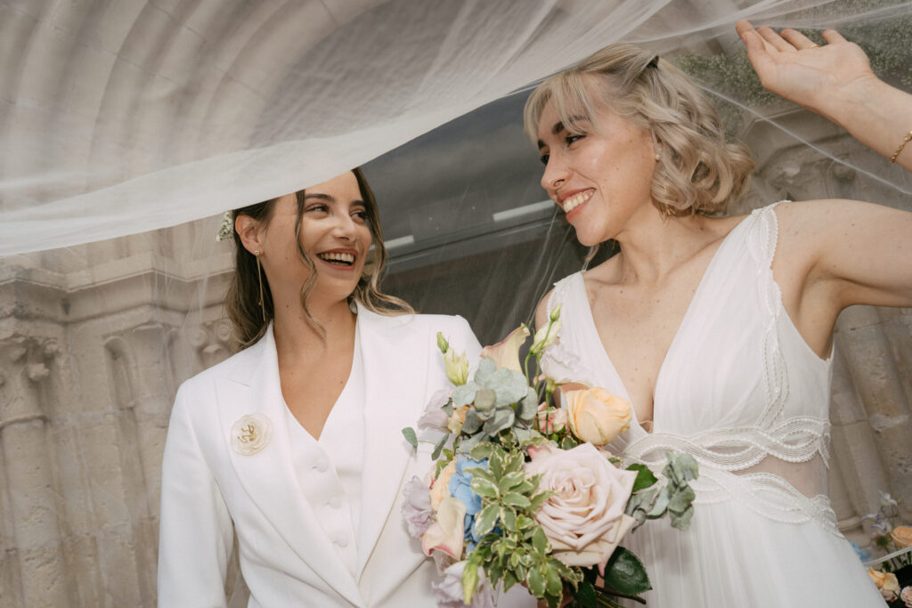 cérémonie laique, voile de mariée, mariée, bouquet de mariée, lieu auvergne, abbaye saint gilbert, allier