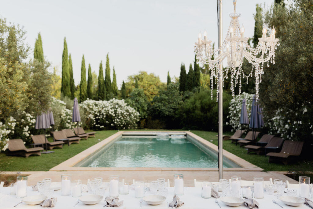 welcome diner, piscine, mariage blanc, repas extérieur